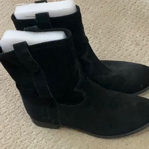 Vince Camuto suede ankle boot size 8.5